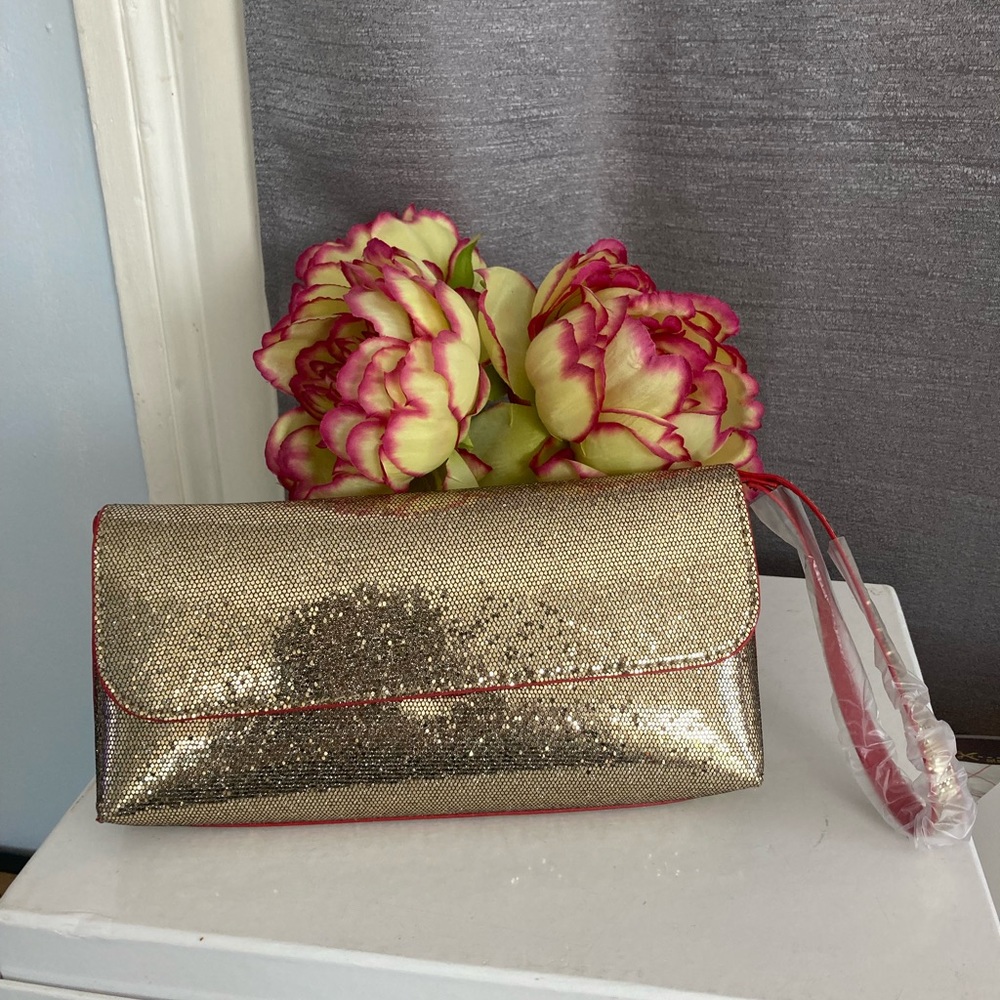 Brand new style and fun clutch/wristlet